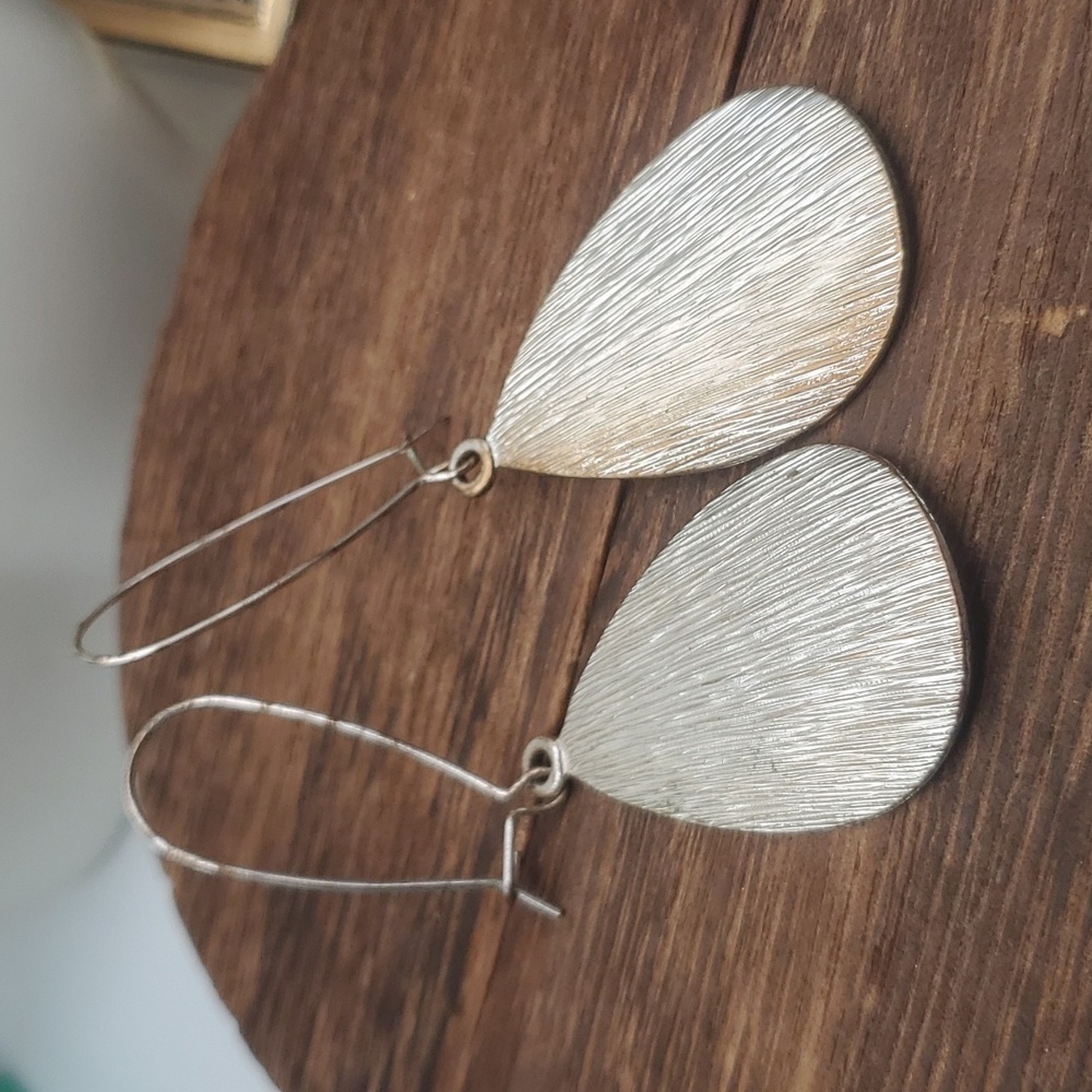 Thumbnail textured teardrop earrings‎ E220